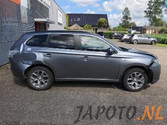 Mitsubishi Outlander Outlander (GF/GG), SUV, 2012 2.0 16V PHEV 4x4 picture 5