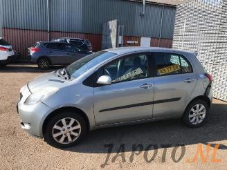 Toyota Yaris Yaris II (P9), Hatchback, 2005 / 2014 1.3 16V VVT-i picture 2