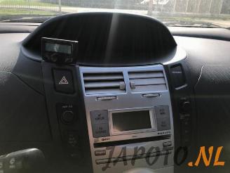 Toyota Yaris Yaris II (P9), Hatchback, 2005 / 2014 1.3 16V VVT-i picture 13