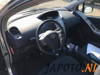 Toyota Yaris Yaris II (P9), Hatchback, 2005 / 2014 1.3 16V VVT-i picture 9