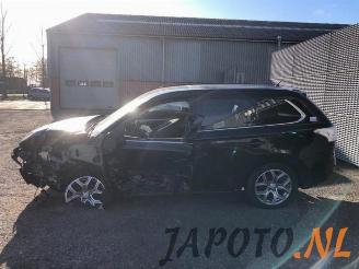 Mitsubishi Outlander Outlander (GF/GG), SUV, 2012 2.0 16V PHEV 4x4 picture 2