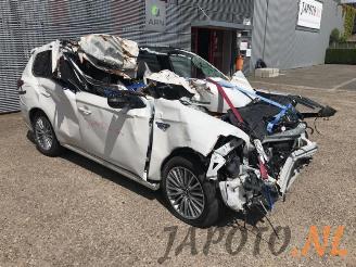 Mitsubishi Outlander Outlander (GF/GG), SUV, 2012 2.4 16V PHEV 4x4 picture 12