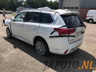 Mitsubishi Outlander Outlander (GF/GG), SUV, 2012 2.4 16V PHEV 4x4 picture 8