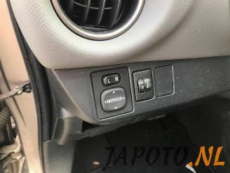 Toyota Yaris Yaris III (P13), Hatchback, 2010 / 2020 1.5 16V Hybrid picture 13