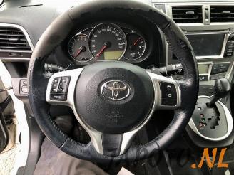 Toyota Verso S Verso S, MPV, 2010 / 2016 1.33 16V Dual VVT-I picture 12