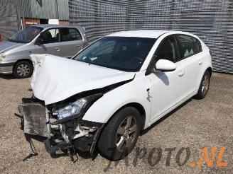 Vrakbiler auto Chevrolet Cruze Cruze (305), Hatchback, 2010 / 2015 1.6 16V VVT 2012/3