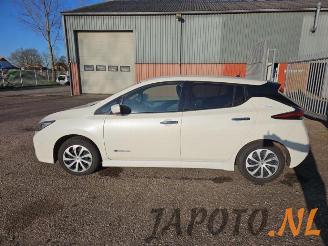 Nissan Leaf Leaf (ZE1), Hatchback, 2017 39/40kWh picture 2