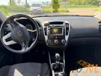 Kia Cee d Cee'd Sporty Wagon (EDF), Combi, 2007 / 2012 1.4 16V picture 21