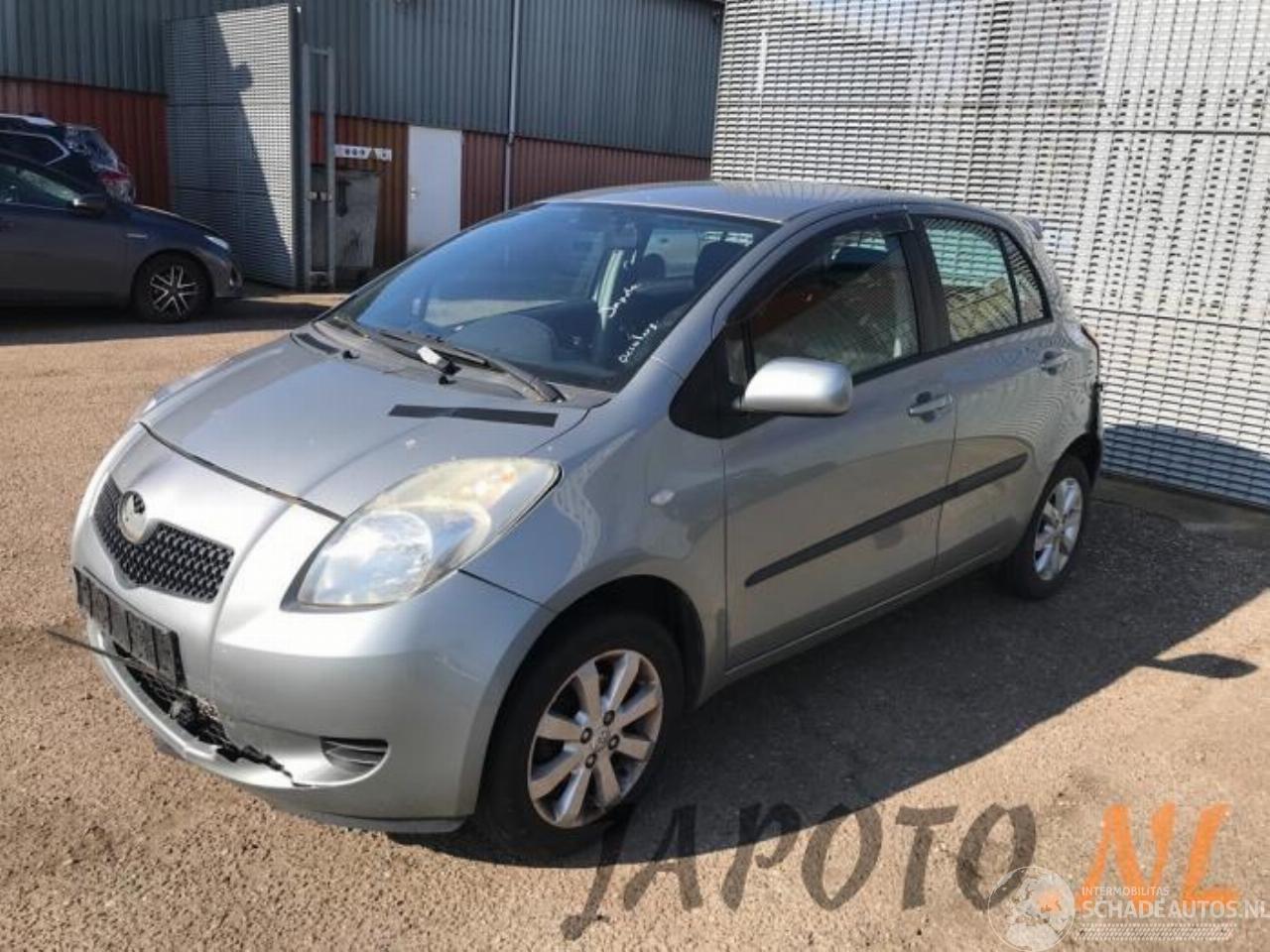 Toyota Yaris Yaris II (P9), Hatchback, 2005 / 2014 1.3 16V VVT-i