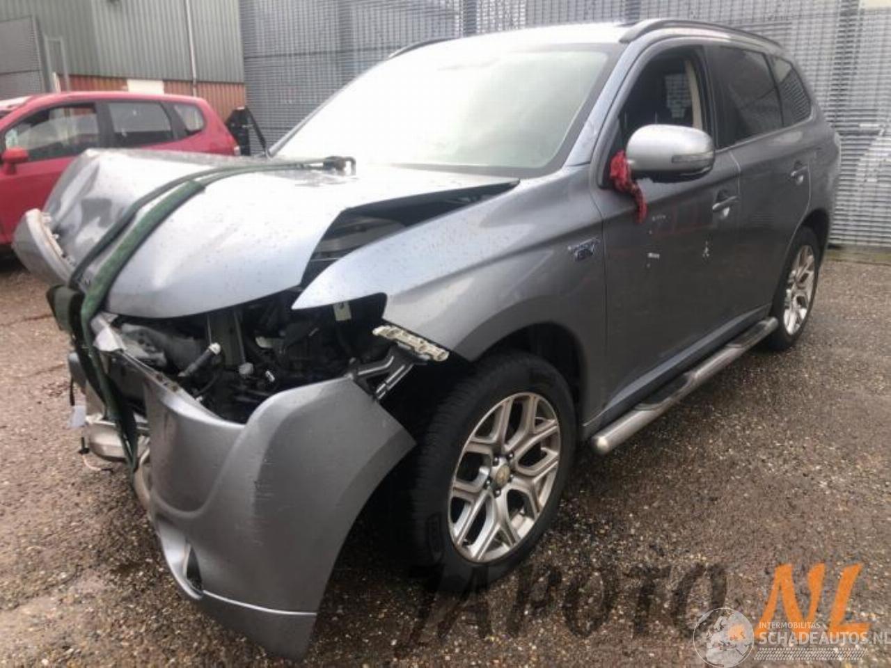 Mitsubishi Outlander Outlander (GF/GG), SUV, 2012 2.0 16V PHEV 4x4