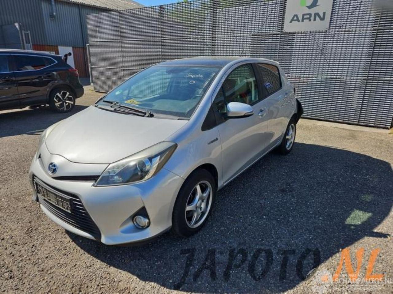 Toyota Yaris Yaris III (P13), Hatchback, 2010 / 2020 1.5 16V Hybrid
