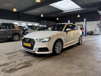 Voiture accidenté Audi A3 Sportback 1.5 TFSI CoD Sport S Line Edition 2018/1