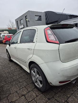 Fiat Punto III (199) Hatchback 1.3 JTD Multijet 80 16V (199.B.8000) [59kW] 5-BAK picture 3