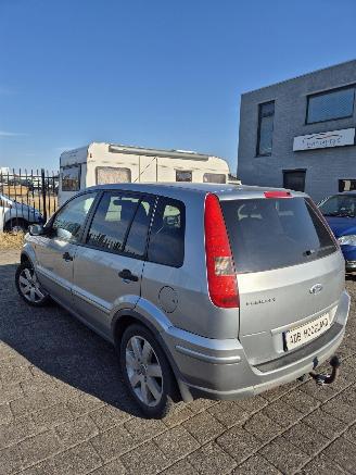 Ford Fusion Combi 1.6 16V (FYJA(Euro 5)) [74kW] picture 4