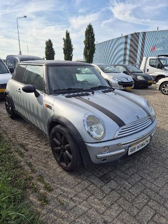 Mini One Cooper (R50) Hatchback 1.6 16V Cooper (W10-B16A) [85kW] 5-BAK picture 3