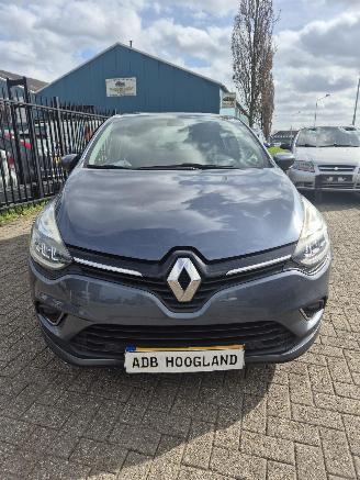 Vrakbiler auto Renault Clio IV (5R) Hatchback 5-drs 0.9 Energy TCE 90 12V (H4B-408(H4B-B4)) [66kW] 5-BAK 2016/1