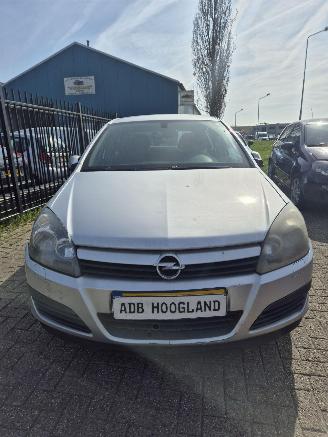 Coche siniestrado Opel Astra H (L48) Hatchback 5-drs 1.6 16V Twinport (Z16XEP(Euro 4)) [77kW] 5-BAK 2005/1