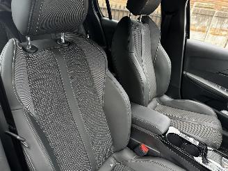 Peugeot 208 1.2  GT picture 17