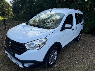 skadebil auto Dacia Dokker STEPWAY 2017/2