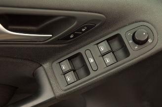 Volkswagen Golf 1.6 TDI Navi picture 17