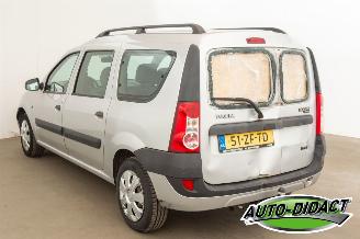 Dacia Logan 1.6-16V Lauréate 7p. picture 3