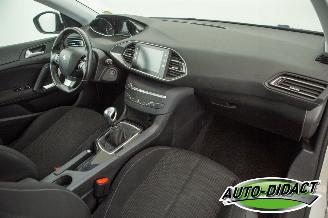 Peugeot 308 1.2 PureTech Clima Navi Pano Camera Blue Lease Executive picture 19