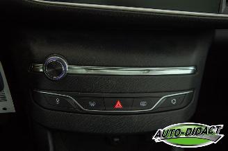 Peugeot 308 1.2 PureTech Clima Navi Pano Camera Blue Lease Executive picture 9