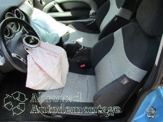 Mini Mini Mini Cooper S (R53) Hatchback 1.6 16V (W11-B16A) [120kW]  (03-2002/09-=
2006) picture 10