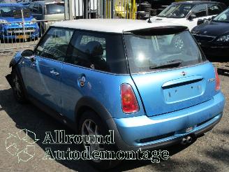 Mini Mini Mini Cooper S (R53) Hatchback 1.6 16V (W11-B16A) [120kW]  (03-2002/09-=
2006) picture 4
