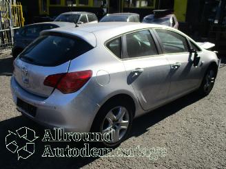 Opel Astra Astra J (PC6/PD6/PE6/PF6) Hatchback 5-drs 1.4 Turbo 16V (A14NET(Euro 5=
)) [88kW]  (10-2010/10-2015) picture 3