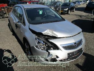 Opel Astra Astra J (PC6/PD6/PE6/PF6) Hatchback 5-drs 1.4 Turbo 16V (A14NET(Euro 5=
)) [88kW]  (10-2010/10-2015) picture 2