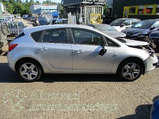 Opel Astra Astra J (PC6/PD6/PE6/PF6) Hatchback 5-drs 1.4 Turbo 16V (A14NET(Euro 5=
)) [88kW]  (10-2010/10-2015) picture 7