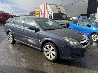 damaged passenger cars Opel Vectra 1.8 16V Executive Automaat 2008/6