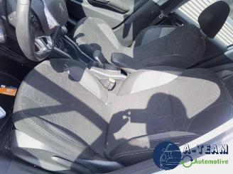 Peugeot 2008 2008 (CU), MPV, 2013 / 2019 1.2 12V e-THP PureTech 110 picture 15