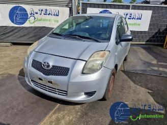 Vrakbiler auto Toyota Yaris Yaris II (P9), Hatchback, 2005 / 2014 1.3 16V VVT-i 2008/6