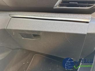 Peugeot 5008 5008 II (M4/MC/MJ/MR), MPV, 2016 / 2024 1.2 12V e-THP PureTech 130 picture 16