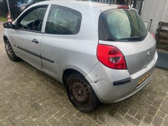 Renault Clio 1.2 16v picture 3