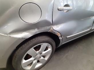 Nissan Note Note (E11) MPV 1.6 16V (HR16DE) [81kW]  (03-2006/06-2012) picture 8