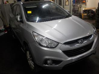Hyundai Ix35 iX 35 (LM) SUV 2.0 CRDi 16V 4x4 (D4HA) [135kW]  (01-2010/09-2015) picture 2
