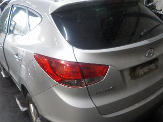 Hyundai Ix35 iX 35 (LM) SUV 2.0 CRDi 16V 4x4 (D4HA) [135kW]  (01-2010/09-2015) picture 3