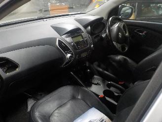 Hyundai Ix35 iX 35 (LM) SUV 2.0 CRDi 16V 4x4 (D4HA) [135kW]  (01-2010/09-2015) picture 5