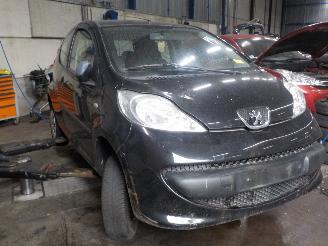 Peugeot 107 107 Hatchback 1.0 12V (384F(1KR)) [50kW]  (06-2005/05-2014) picture 2