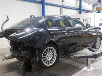 Jaguar XE XE Sedan 2.0 D E-Performance 16V (204DTD(AJ20D4)) [120kW]  (03-2015/..=
=2E) picture 3