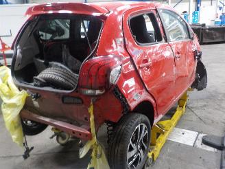 Peugeot 108 108 Hatchback 1.0 12V (1KRFE(CFB)) [51kW]  (05-2014/...) picture 3