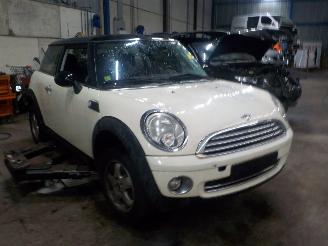 Mini Mini Mini (R56) Hatchback 1.6 16V Cooper (N12-B16A) [88kW]  (10-2006/02-201=
2) picture 2