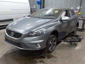 Démontage voiture Volvo V-40 V40 (MV) Hatchback 5-drs 2.0 D2 16V (D4204T8(Euro 6b)) [88kW]  (02-201=
5/08-2019) 2015