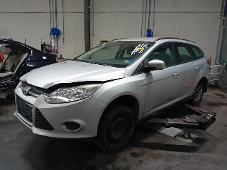 Vrakbiler auto Ford Focus Focus 3 Wagon Combi 1.6 TDCi 115 (T1DA(Euro 5)) [85kW]  (05-2011/05-20=
18) 2015/12