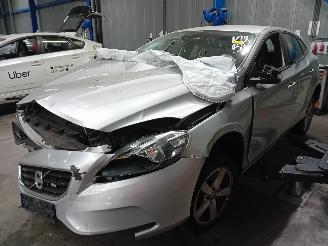 Coche siniestrado Volvo V-40 V40 (MV) Hatchback 5-drs 2.0 D3 20V (D5204T6) [110kW]  (03-2012/03-201=
5) 2012