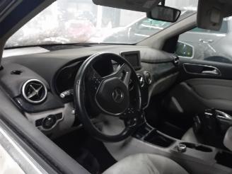 Mercedes B-klasse B (W246) Hatchback 1.6 B-180 BlueEFFICIENCY Turbo 16V (M270.910) [90kW=
]  (11-2011/12-2018) picture 5