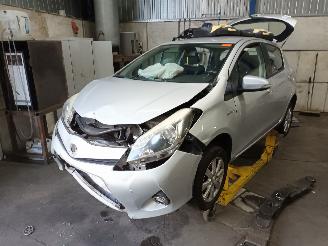 Vrakbiler auto Toyota Yaris Yaris III (P13) Hatchback 1.5 16V Hybrid (1NZ-FXE) [74kW]  (03-2012/09=
-2020) 2013/0
